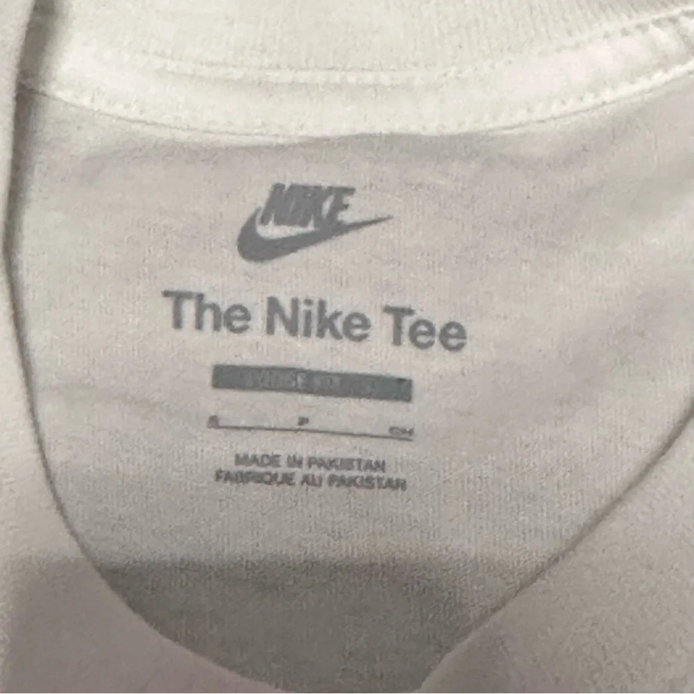 Nike Men’s White Tour de Nike Graphic Tee - Size Small - NWT! - Picture 4 of 4